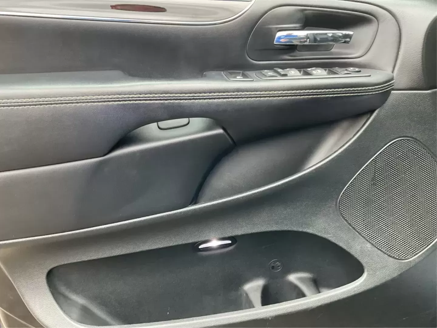 2016 Dodge Grand Caravan SXT (2C4RDGCG6GR) with an Pentastar 3.6L V-6 DOHC engine, located at 880 E. National Road, Vandalia, OH, 45377, (937) 908-9800, 39.891918, -84.183594 - Photo#18