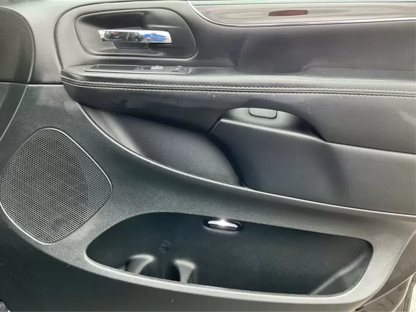2016 Dodge Grand Caravan SXT (2C4RDGCG6GR) with an Pentastar 3.6L V-6 DOHC engine, located at 880 E. National Road, Vandalia, OH, 45377, (937) 908-9800, 39.891918, -84.183594 - Photo#19