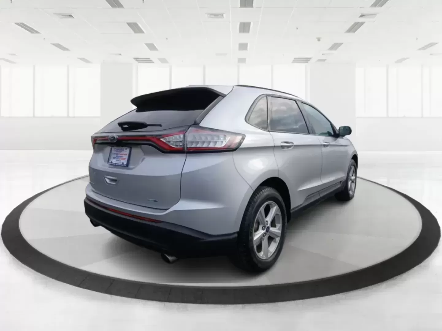 2016 Ford Edge SE AWD (2FMPK4G95GB) with an 2.0L L4 DOHC 16V engine, 6-Speed Automatic transmission, located at 880 E. National Road, Vandalia, OH, 45377, (937) 908-9800, 39.891918, -84.183594 - Photo#2