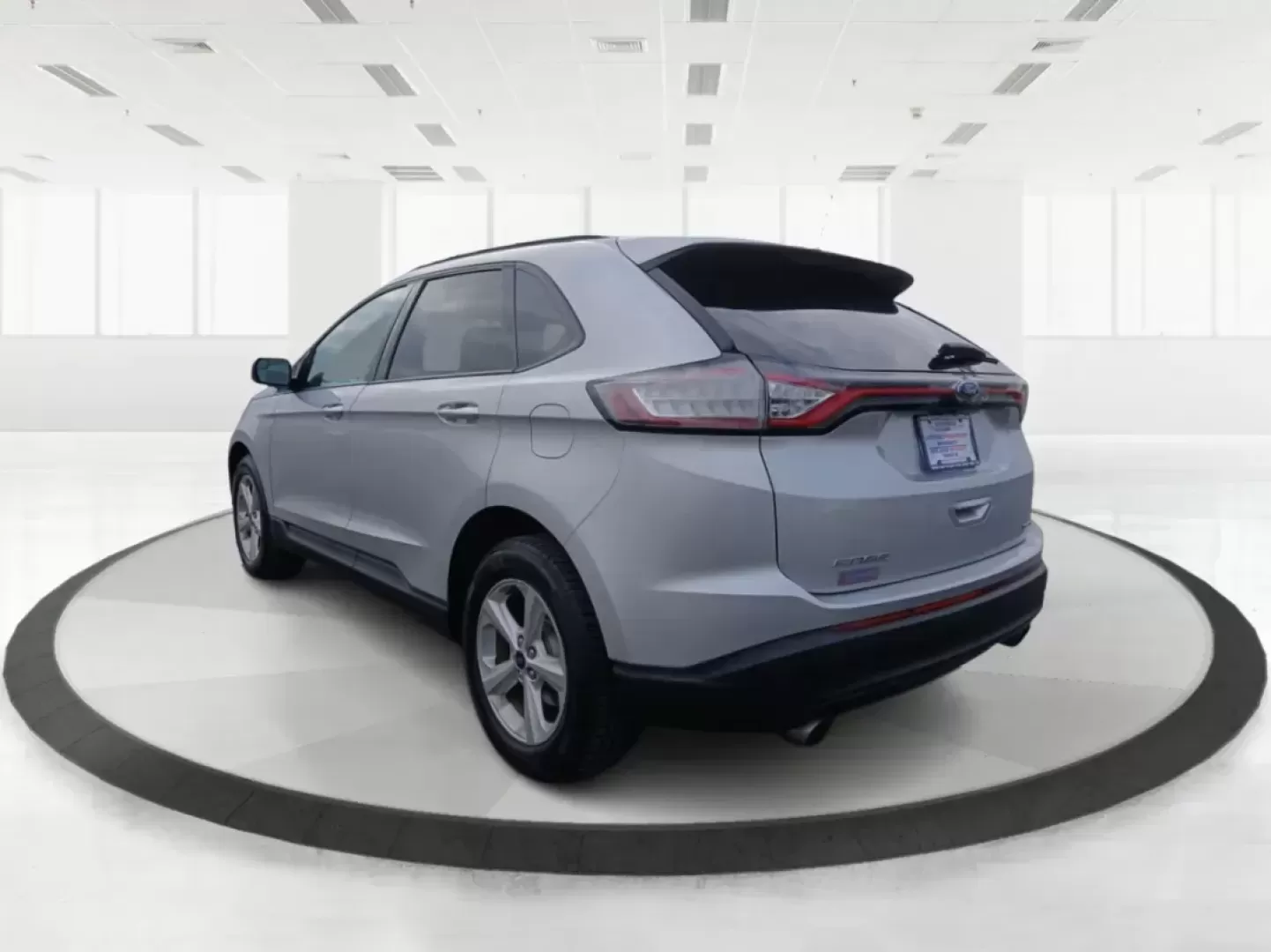 2016 Ford Edge SE AWD (2FMPK4G95GB) with an 2.0L L4 DOHC 16V engine, 6-Speed Automatic transmission, located at 880 E. National Road, Vandalia, OH, 45377, (937) 908-9800, 39.891918, -84.183594 - Photo#5