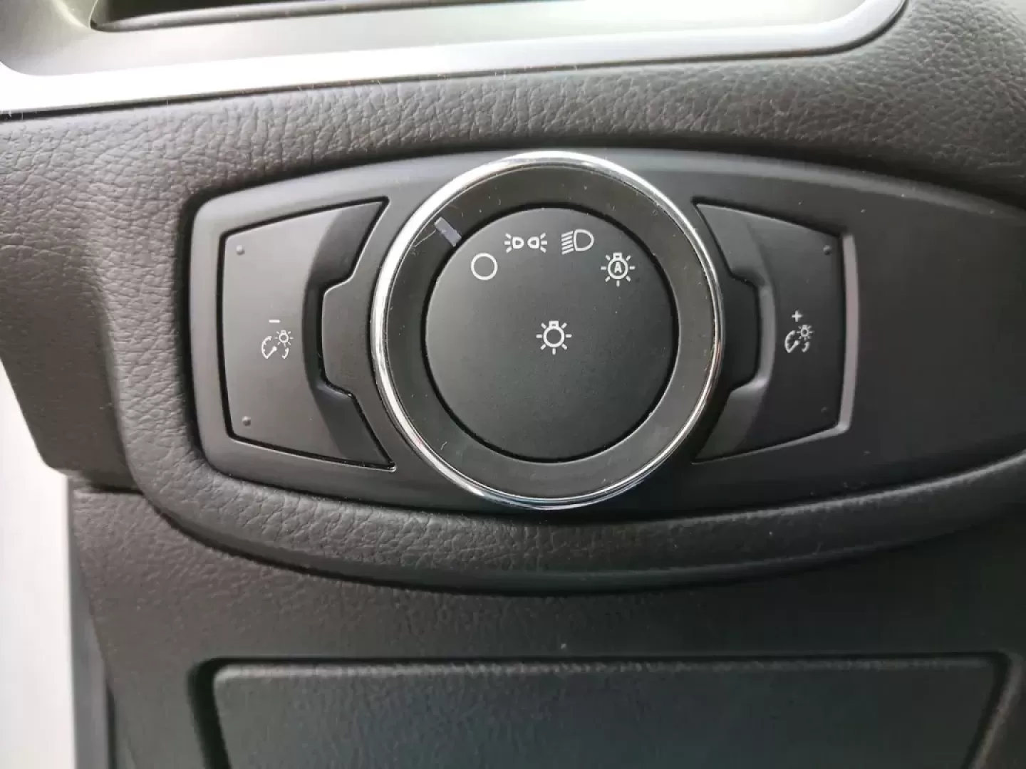 2016 Ford Edge SE AWD (2FMPK4G95GB) with an 2.0L L4 DOHC 16V engine, 6-Speed Automatic transmission, located at 880 E. National Road, Vandalia, OH, 45377, (937) 908-9800, 39.891918, -84.183594 - Photo#17