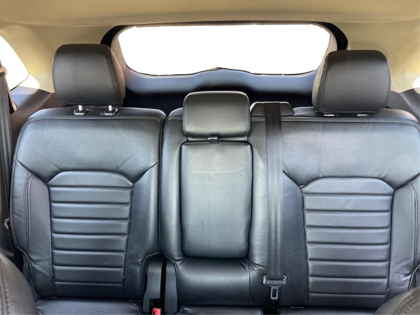 2016 Ford Edge SEL (2FMPK3J91GB) with an 3.5L V-6 DOHC engine, located at 1230 East Main St, Xenia, OH, 45385, (937) 908-9800, 39.688026, -83.910172 - Photo#12