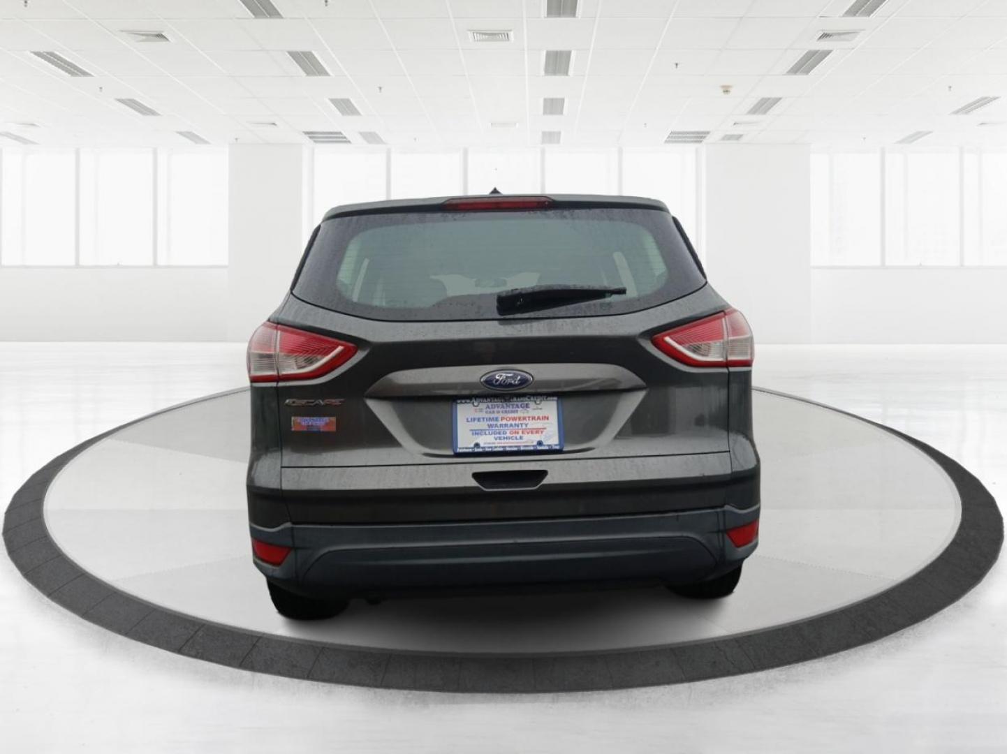 2016 Ford Escape S FWD (1FMCU0F79GU) with an 2.5L L4 DOHC 16V engine, 6-Speed Automatic transmission, located at 1230 East Main St, Xenia, OH, 45385, (937) 908-9800, 39.688026, -83.910172 - Photo#3