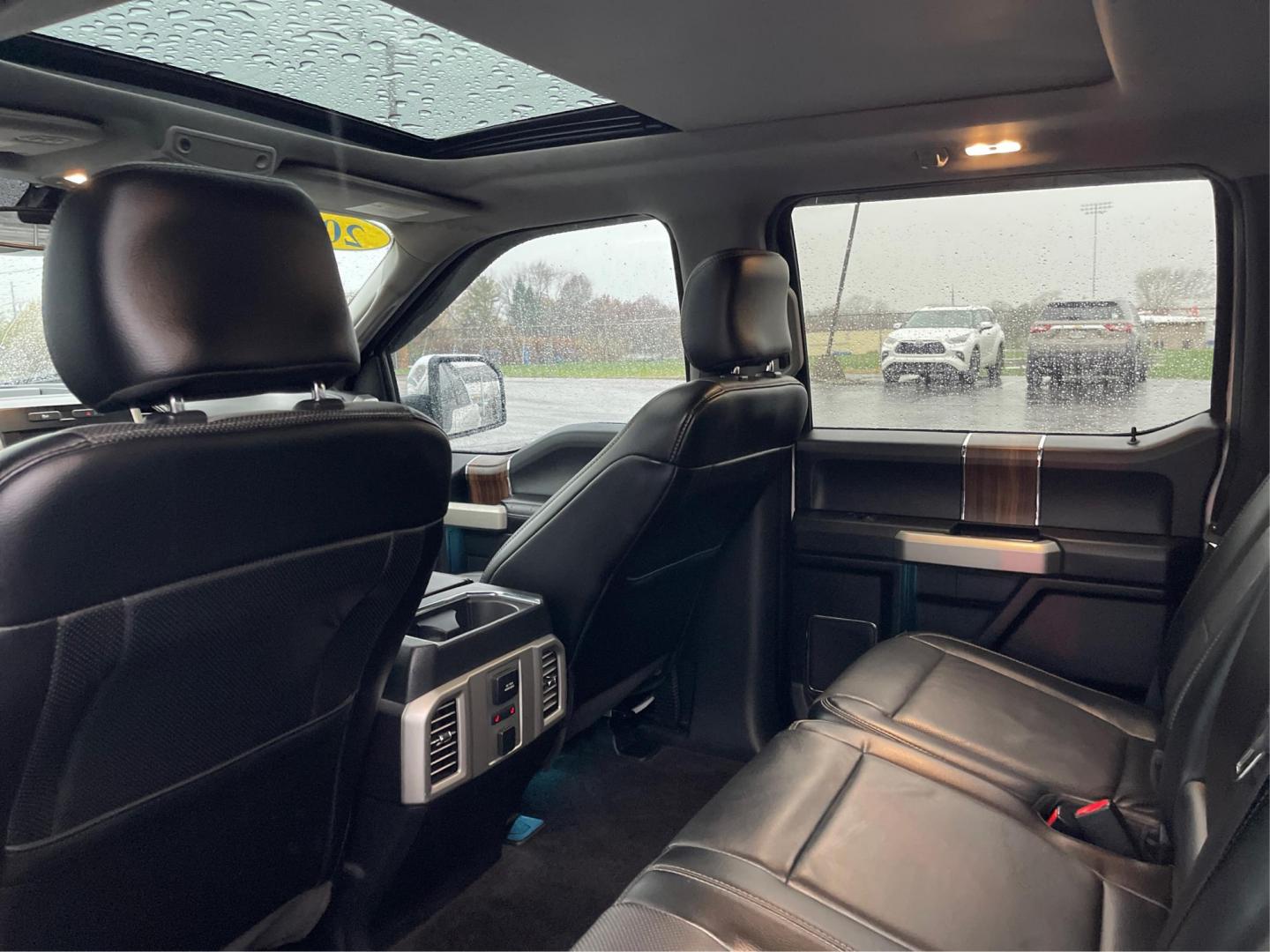 2016 Ford F-150 Lariat SuperCrew 5.5-ft. Bed 4WD (1FTFW1EG3GF) with an 3.5 V6 engine, 6-Speed Automatic transmission, located at 1184 Kauffman Ave, Fairborn, OH, 45324, (937) 908-9800, 39.807072, -84.030914 - Photo#9