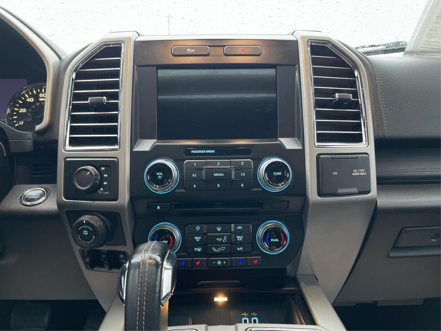 2016 Ford F-150 Lariat SuperCrew 5.5-ft. Bed 4WD (1FTFW1EG3GF) with an 3.5 V6 engine, 6-Speed Automatic transmission, located at 1184 Kauffman Ave, Fairborn, OH, 45324, (937) 908-9800, 39.807072, -84.030914 - Photo#12