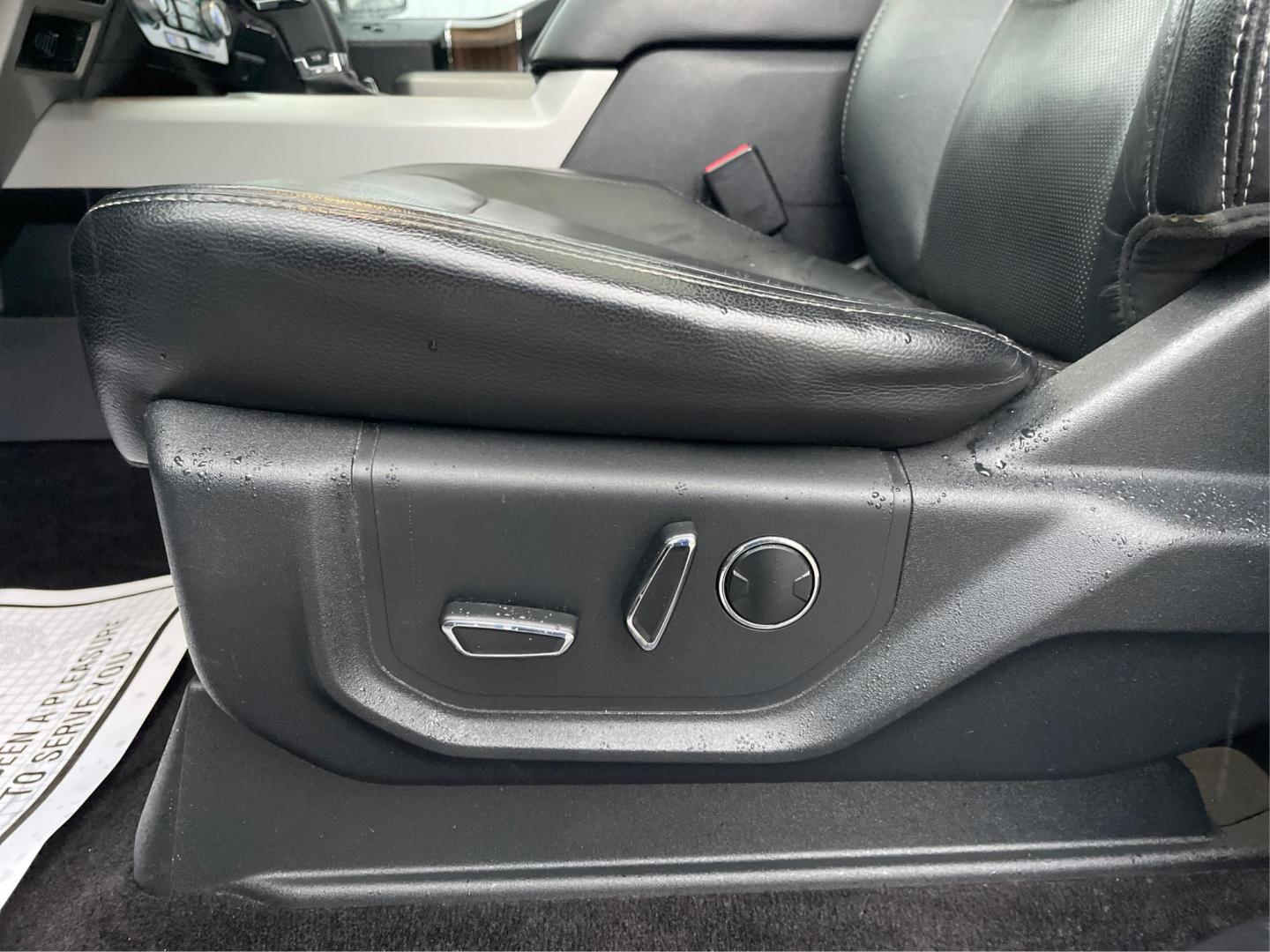 2016 Ford F-150 Lariat SuperCrew 5.5-ft. Bed 4WD (1FTFW1EG3GF) with an 3.5 V6 engine, 6-Speed Automatic transmission, located at 1184 Kauffman Ave, Fairborn, OH, 45324, (937) 908-9800, 39.807072, -84.030914 - Photo#17