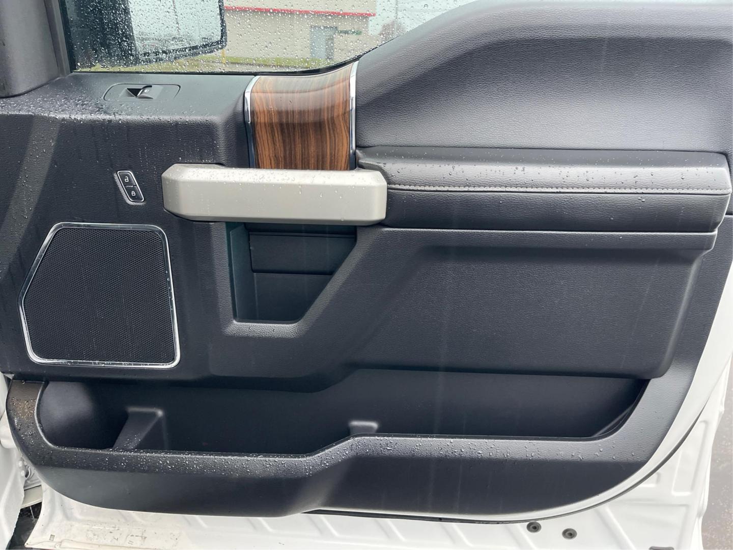 2016 Ford F-150 Lariat SuperCrew 5.5-ft. Bed 4WD (1FTFW1EG3GF) with an 3.5 V6 engine, 6-Speed Automatic transmission, located at 1184 Kauffman Ave, Fairborn, OH, 45324, (937) 908-9800, 39.807072, -84.030914 - Photo#19