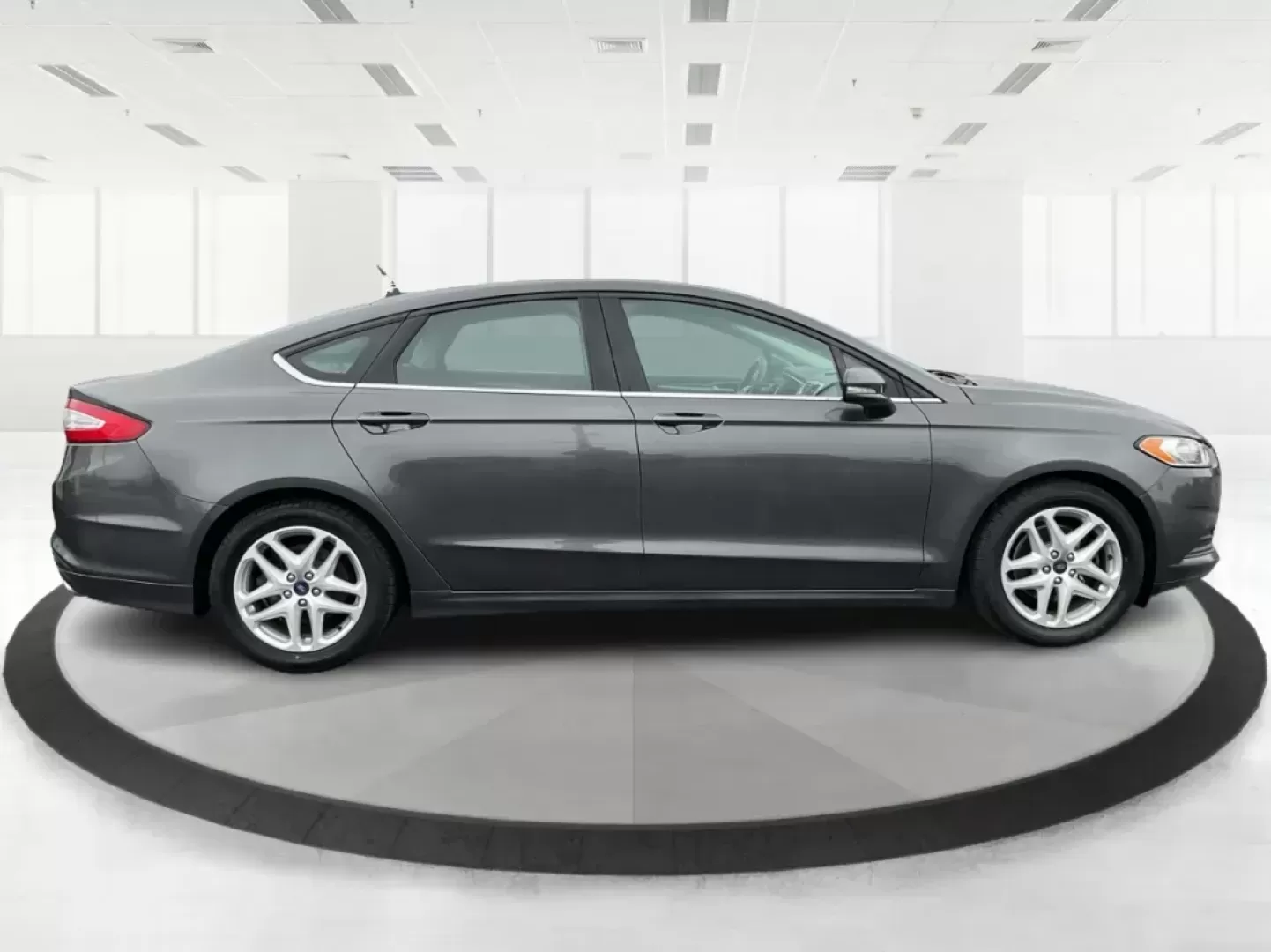 2016 Ford Fusion SE (3FA6P0H79GR) with an Other engine, located at 4508 South Dixie Dr, Moraine, OH, 45439, (937) 908-9800, 39.689976, -84.218452 - Photo#1