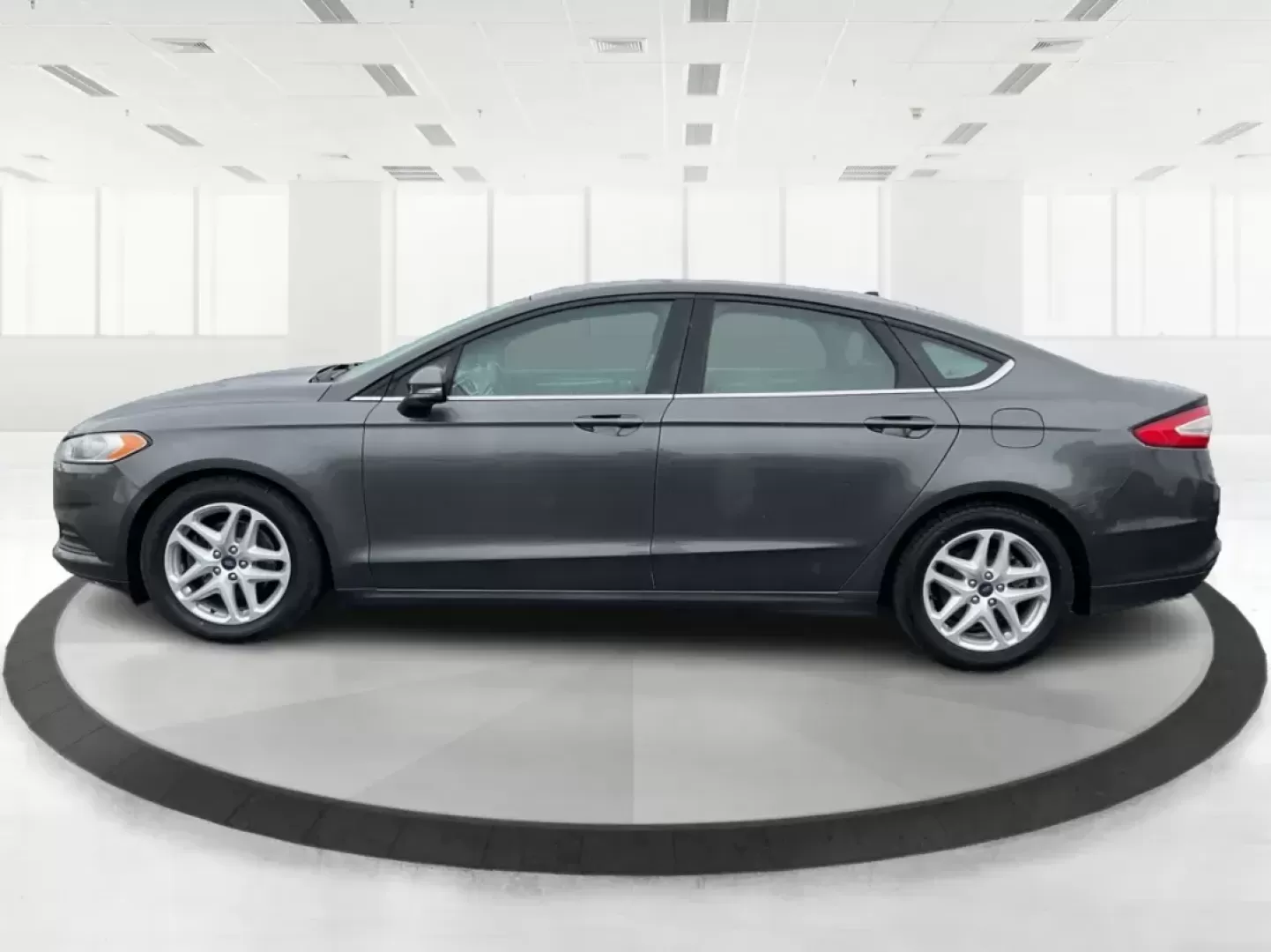 2016 Ford Fusion SE (3FA6P0H79GR) with an Other engine, located at 4508 South Dixie Dr, Moraine, OH, 45439, (937) 908-9800, 39.689976, -84.218452 - Photo#5