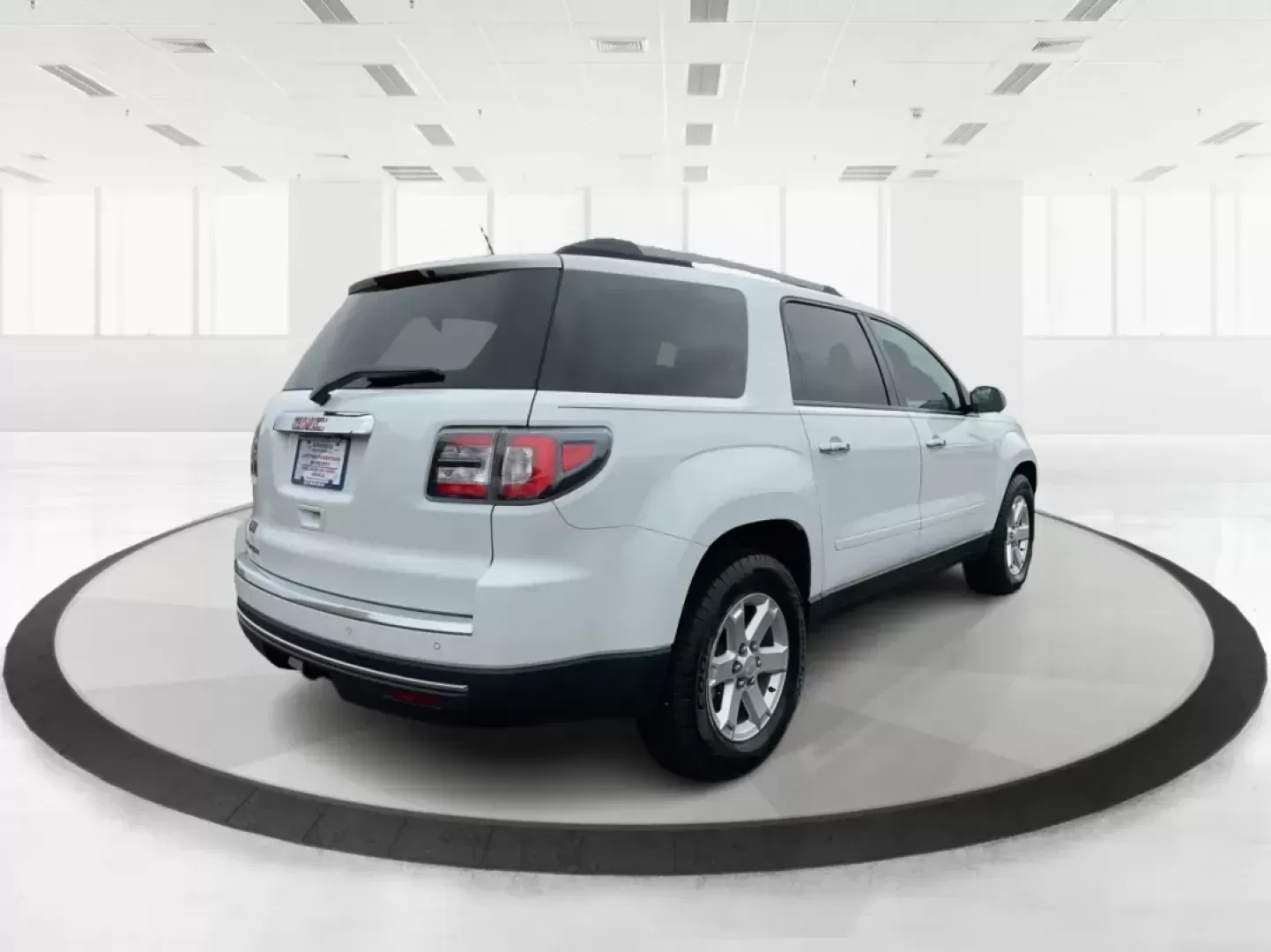 2016 GMC Acadia SLE-2 (1GKKRPKD7GJ) with an 3.6L V-6 gasoline direct injection engine, located at 8750 N County Rd 25A, Piqua, OH, 45356, (937) 908-9800, 40.164391, -84.232513 - Photo#2