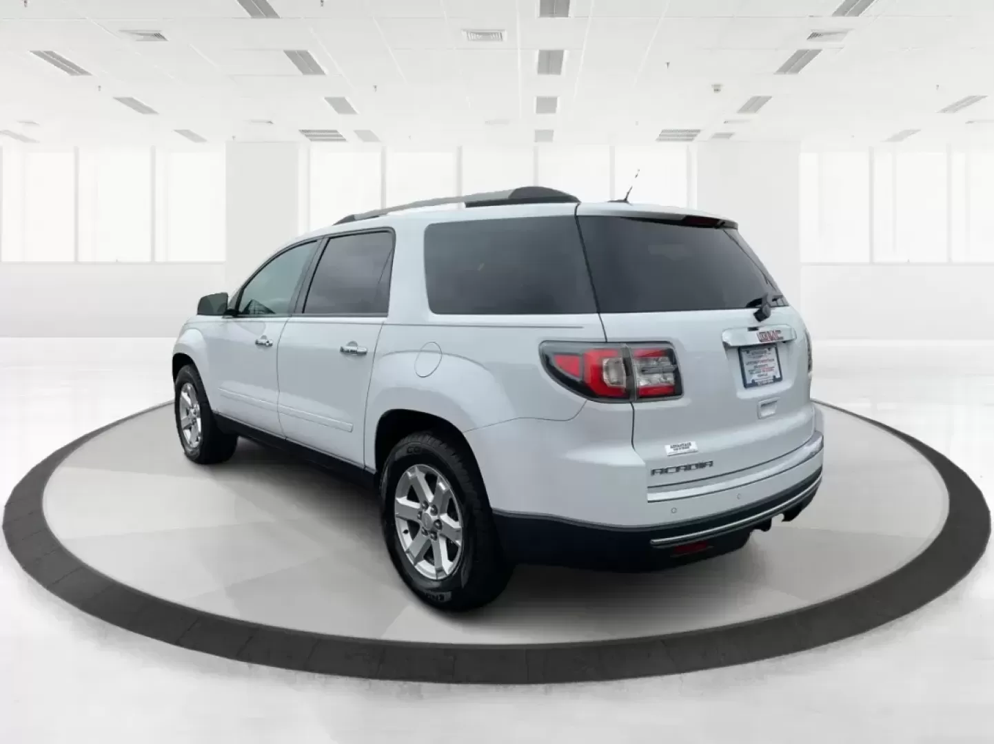 2016 GMC Acadia SLE-2 (1GKKRPKD7GJ) with an 3.6L V-6 gasoline direct injection engine, located at 8750 N County Rd 25A, Piqua, OH, 45356, (937) 908-9800, 40.164391, -84.232513 - Photo#4