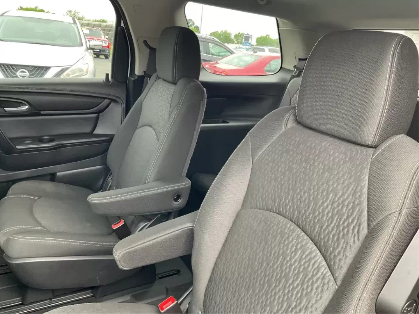 2016 GMC Acadia SLE-2 (1GKKRPKD7GJ) with an 3.6L V-6 gasoline direct injection engine, located at 8750 N County Rd 25A, Piqua, OH, 45356, (937) 908-9800, 40.164391, -84.232513 - Photo#9