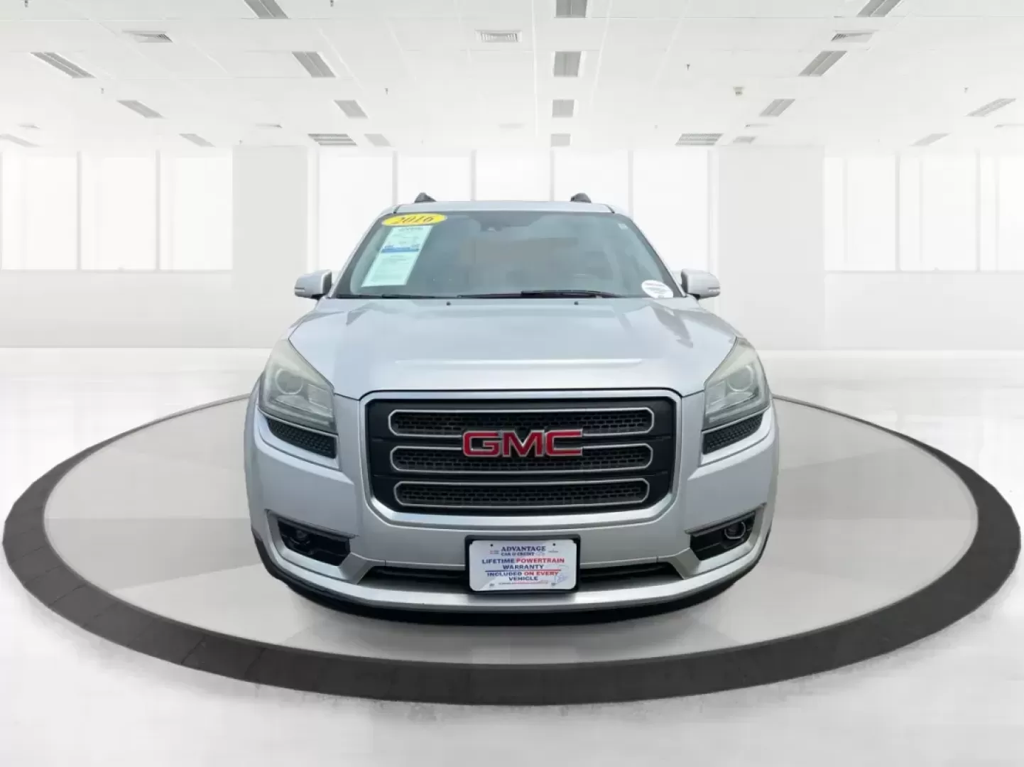 2016 GMC Acadia SLT-1 (1GKKVRKD0GJ) with an 3.6L V-6 gasoline direct injection engine, located at 880 E. National Road, Vandalia, OH, 45377, (937) 908-9800, 39.891918, -84.183594 - Photo#6