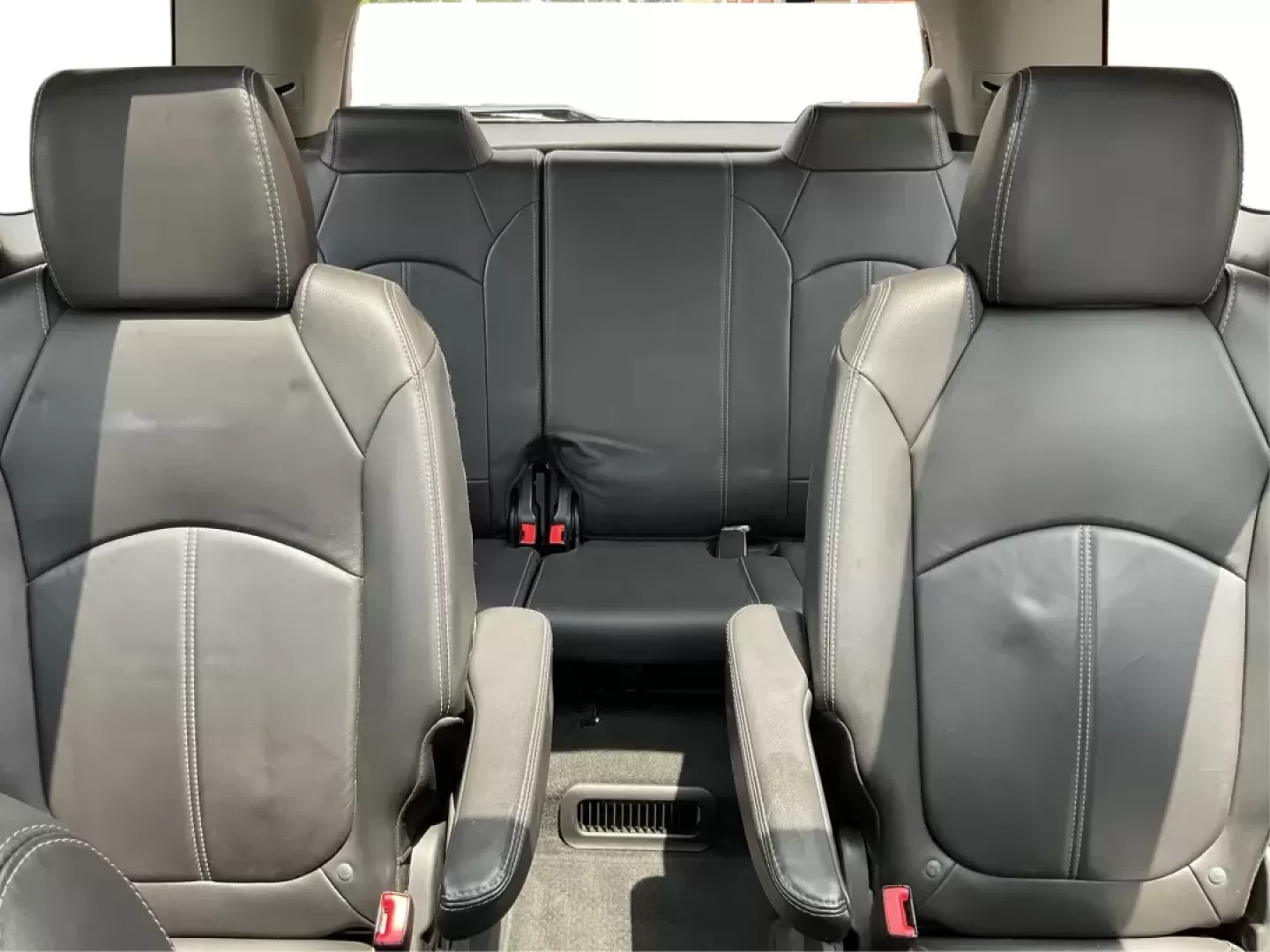 2016 GMC Acadia SLT-1 (1GKKVRKD0GJ) with an 3.6L V-6 gasoline direct injection engine, located at 880 E. National Road, Vandalia, OH, 45377, (937) 908-9800, 39.891918, -84.183594 - Photo#13