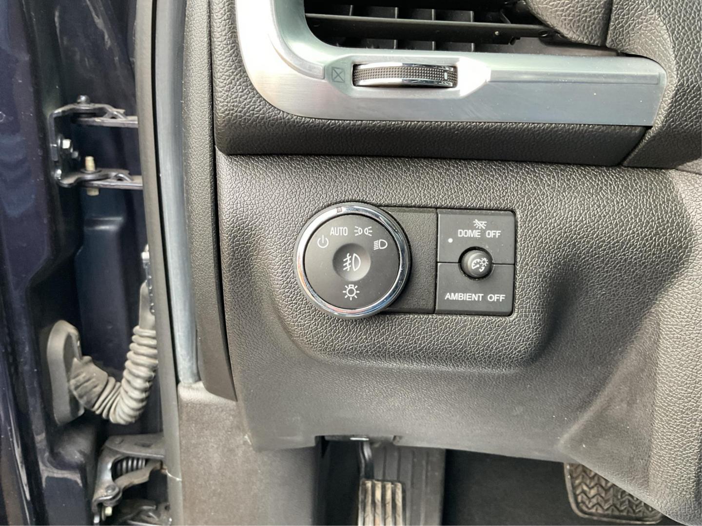 2016 GMC Acadia SLT (1GKKVRKD0GJ) with an 3.6L V-6 gasoline direct injection engine, located at 8750 N County Rd 25A, Piqua, OH, 45356, (937) 908-9800, 40.164391, -84.232513 - Photo#16