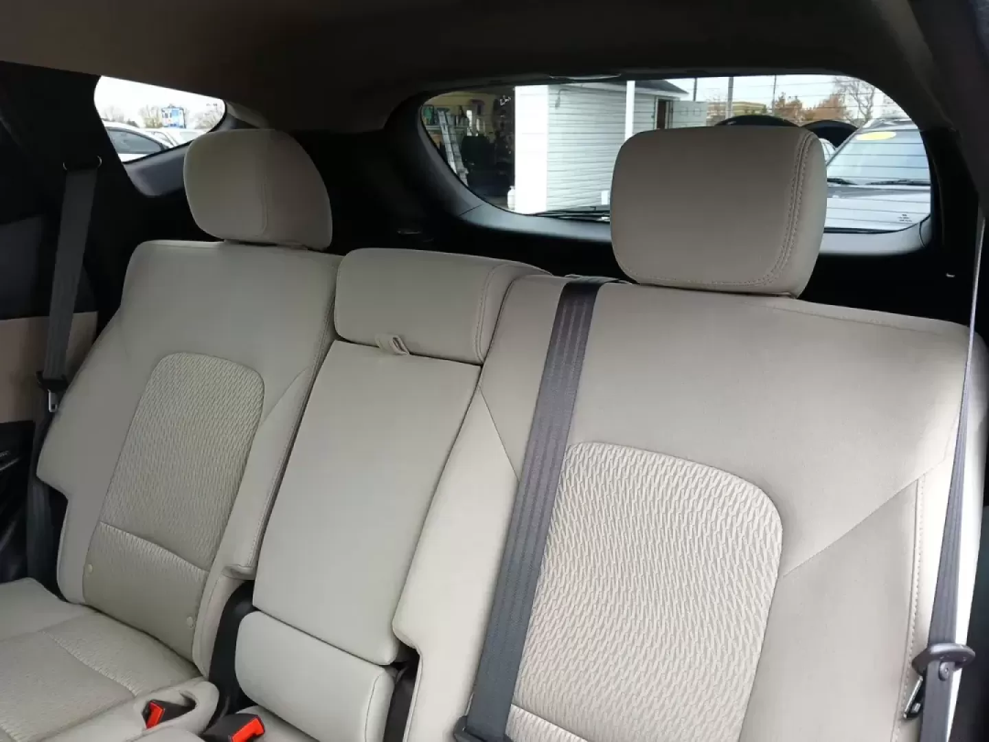 2016 Hyundai Santa Fe Sport 2.4 FWD (5XYZU3LB8GG) with an 2.4L L4 DOHC 16V engine, 6-Speed Automatic transmission, located at 1230 East Main St, Xenia, OH, 45385, (937) 908-9800, 39.688026, -83.910172 - Photo#9
