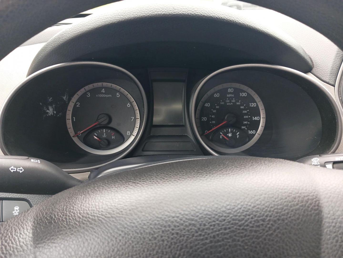 2016 Hyundai Santa Fe Sport 2.4 FWD (5XYZT3LB2GG) with an 2.4L L4 DOHC 16V engine, 6-Speed Automatic transmission, located at 4508 South Dixie Dr, Moraine, OH, 45439, (937) 908-9800, 39.689976, -84.218452 - Photo#14