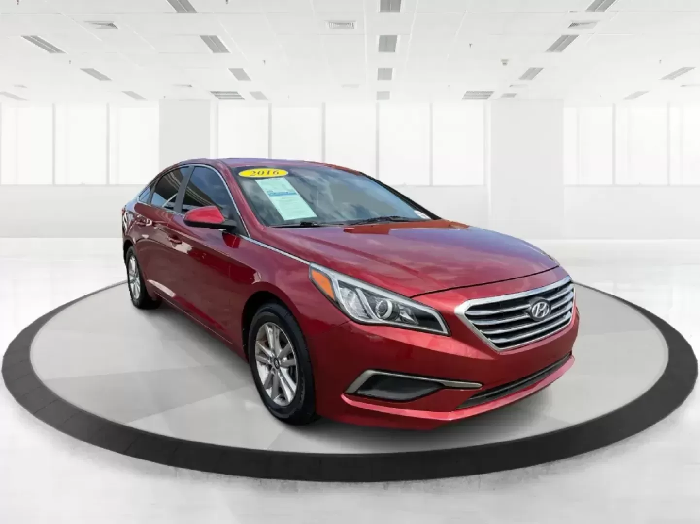 2016 Hyundai Sonata SE (5NPE24AF9GH) with an 2.4L I-4 gasoline direct injection engine, located at 1230 East Main St, Xenia, OH, 45385, (937) 908-9800, 39.688026, -83.910172 - Photo#0