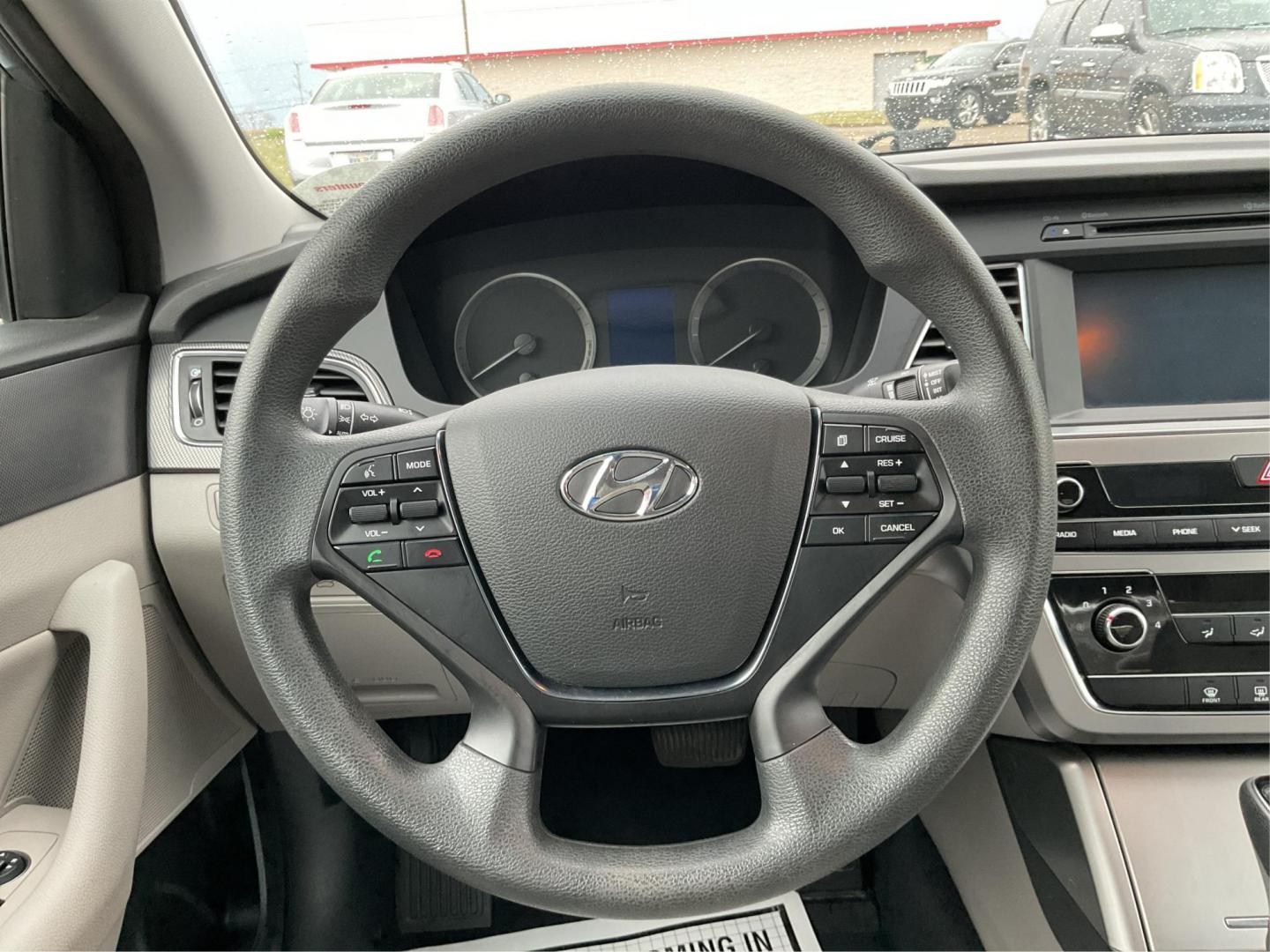 2016 Hyundai Sonata Sport (5NPE34AF1GH) with an 2.4L I-4 gasoline direct injection engine, located at 4508 South Dixie Dr, Moraine, OH, 45439, (937) 908-9800, 39.689976, -84.218452 - Photo#15