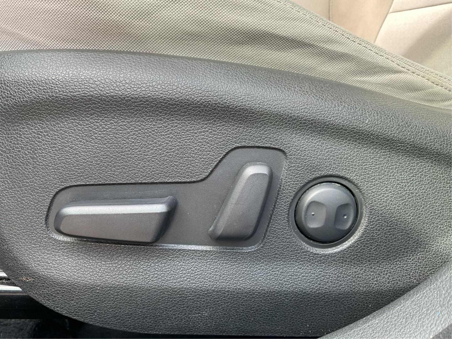 2016 Hyundai Tucson SE (KM8J33A49GU) with an Nu 2L I-4 gasoline direct injection engine, located at 1951 S Dayton Lakeview Rd., New Carlisle, OH, 45344, (937) 908-9800, 39.890999, -84.050255 - Photo#16