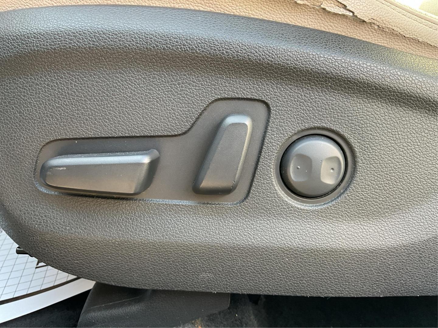 2016 Hyundai Tucson Limited (KM8J3CA20GU) with an 1.6L I-4 gasoline direct injection engine, located at 1099 N County Rd 25A , Troy, OH, 45373, (937) 908-9800, 40.057079, -84.212883 - Photo#17