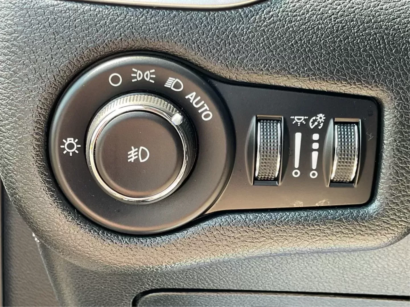 2016 Jeep Cherokee Latitude (1C4PJMCS9GW) with an Other engine, located at 8750 N County Rd 25A, Piqua, OH, 45356, (937) 908-9800, 40.164391, -84.232513 - Photo#16