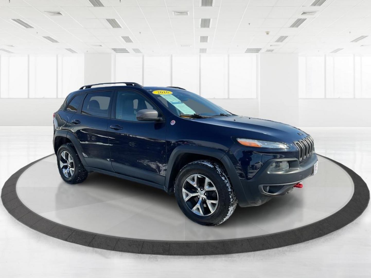 2016 Jeep Cherokee Trailhawk 4WD (1C4PJMBS9GW) with an 3.2L V6 DOHC 24V engine, 9-Speed Automatic transmission, located at 4508 South Dixie Dr, Moraine, OH, 45439, (937) 908-9800, 39.689976, -84.218452 - Photo#0