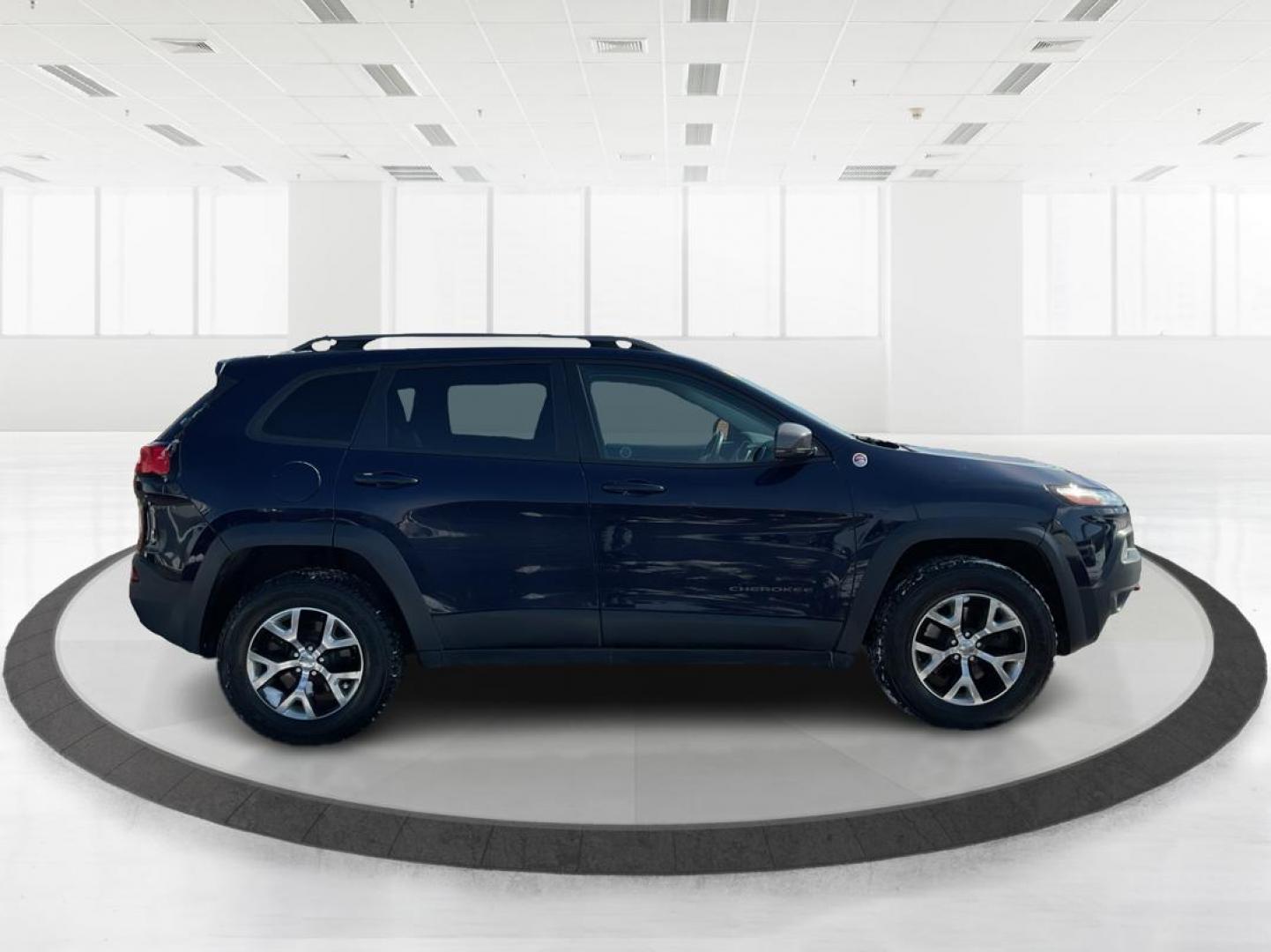 2016 Jeep Cherokee Trailhawk 4WD (1C4PJMBS9GW) with an 3.2L V6 DOHC 24V engine, 9-Speed Automatic transmission, located at 4508 South Dixie Dr, Moraine, OH, 45439, (937) 908-9800, 39.689976, -84.218452 - Photo#1
