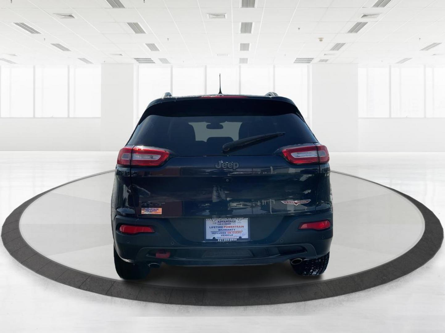 2016 Jeep Cherokee Trailhawk 4WD (1C4PJMBS9GW) with an 3.2L V6 DOHC 24V engine, 9-Speed Automatic transmission, located at 4508 South Dixie Dr, Moraine, OH, 45439, (937) 908-9800, 39.689976, -84.218452 - Photo#2