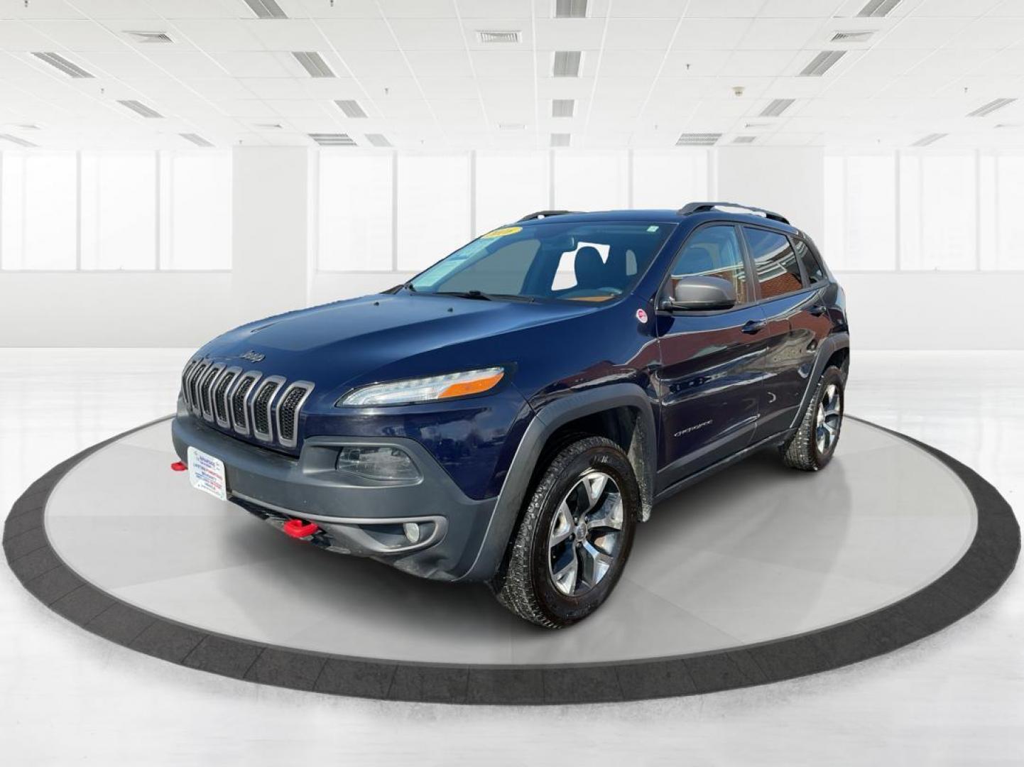 2016 Jeep Cherokee Trailhawk 4WD (1C4PJMBS9GW) with an 3.2L V6 DOHC 24V engine, 9-Speed Automatic transmission, located at 4508 South Dixie Dr, Moraine, OH, 45439, (937) 908-9800, 39.689976, -84.218452 - Photo#5