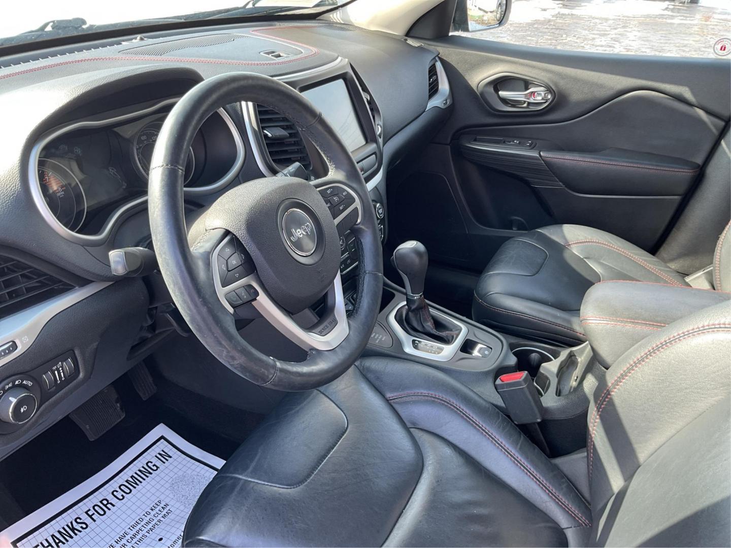 2016 Jeep Cherokee Trailhawk 4WD (1C4PJMBS9GW) with an 3.2L V6 DOHC 24V engine, 9-Speed Automatic transmission, located at 4508 South Dixie Dr, Moraine, OH, 45439, (937) 908-9800, 39.689976, -84.218452 - Photo#6