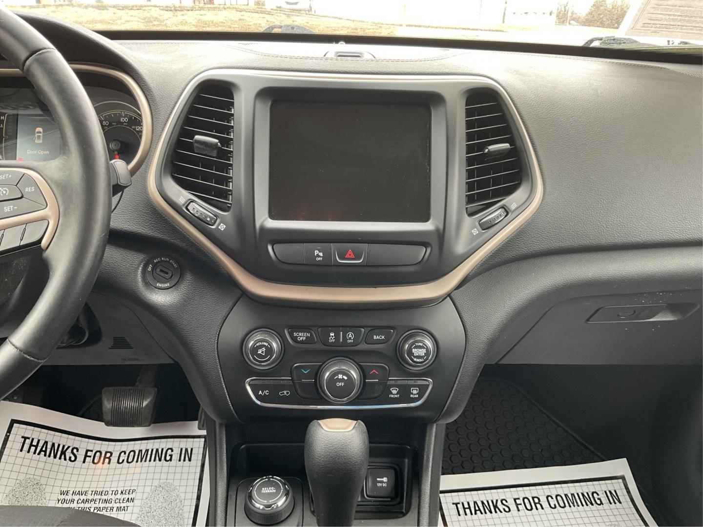 2016 Jeep Cherokee Latitude (1C4PJMCS0GW) with an Pentastar 3.2L V-6 DOHC engine, located at 1951 S Dayton Lakeview Rd., New Carlisle, OH, 45344, (937) 908-9800, 39.890999, -84.050255 - Photo#12