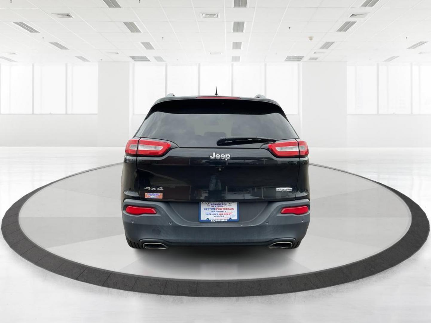 2016 Jeep Cherokee Latitude (1C4PJMCS0GW) with an Pentastar 3.2L V-6 DOHC engine, located at 1951 S Dayton Lakeview Rd., New Carlisle, OH, 45344, (937) 908-9800, 39.890999, -84.050255 - Photo#3