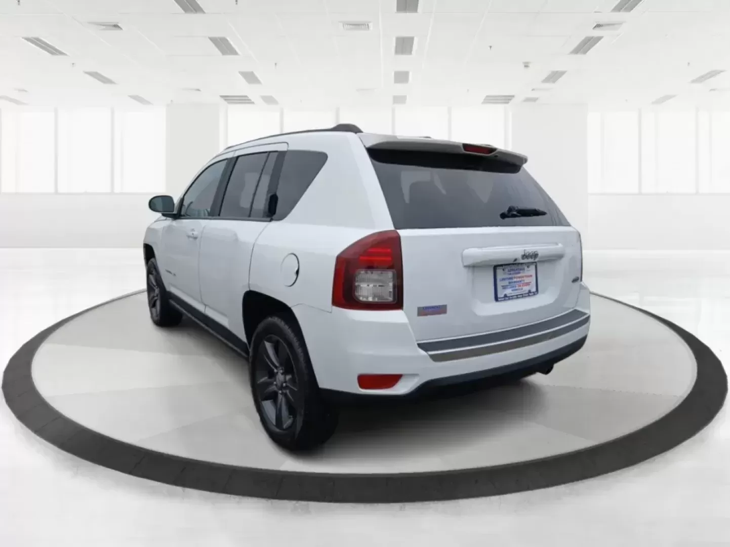 2016 Jeep Compass Latitude FWD (1C4NJCEA3GD) with an 2.0L L4 DOHC 16V engine, Continuously Variable Transmission transmission, located at 880 E. National Road, Vandalia, OH, 45377, (937) 908-9800, 39.891918, -84.183594 - Photo#5