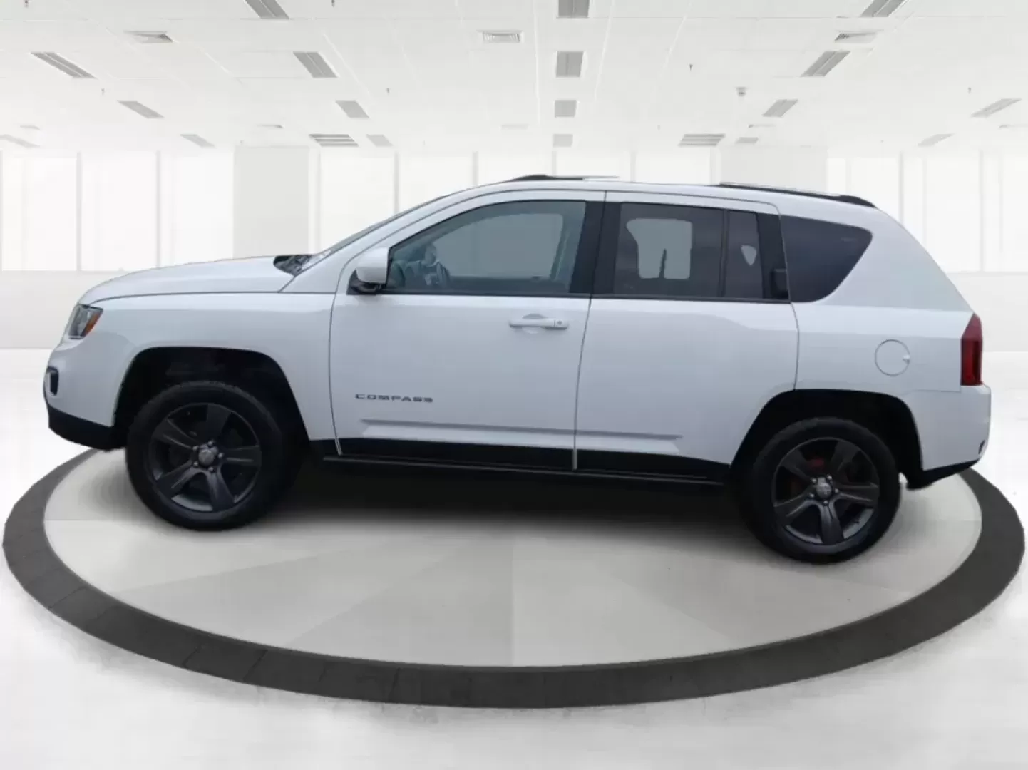 2016 Jeep Compass Latitude FWD (1C4NJCEA3GD) with an 2.0L L4 DOHC 16V engine, Continuously Variable Transmission transmission, located at 880 E. National Road, Vandalia, OH, 45377, (937) 908-9800, 39.891918, -84.183594 - Photo#6