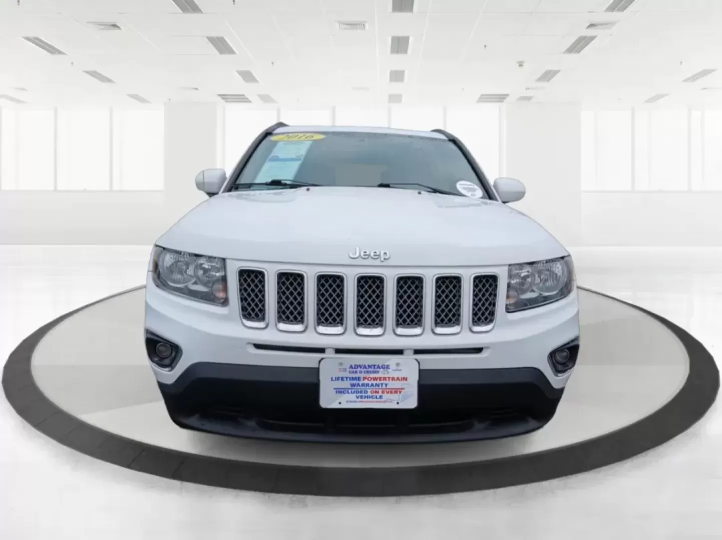 2016 Jeep Compass Latitude FWD (1C4NJCEA3GD) with an 2.0L L4 DOHC 16V engine, Continuously Variable Transmission transmission, located at 880 E. National Road, Vandalia, OH, 45377, (937) 908-9800, 39.891918, -84.183594 - Photo#7