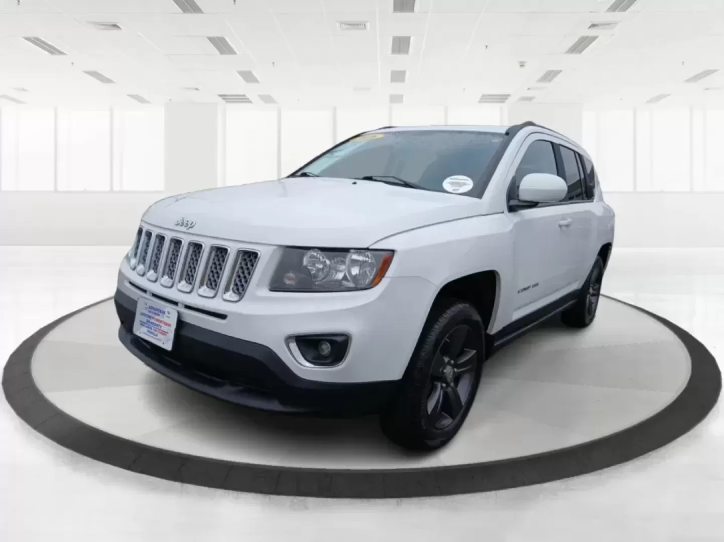 2016 Jeep Compass Latitude FWD (1C4NJCEA3GD) with an 2.0L L4 DOHC 16V engine, Continuously Variable Transmission transmission, located at 880 E. National Road, Vandalia, OH, 45377, (937) 908-9800, 39.891918, -84.183594 - Photo#8