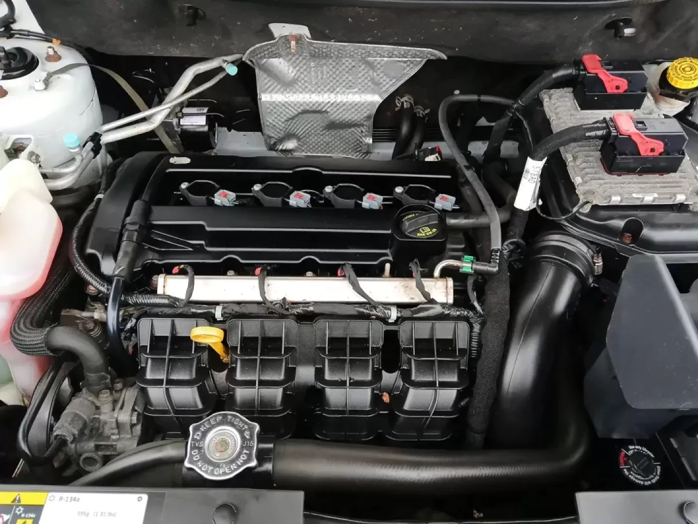 2016 Jeep Compass Latitude FWD (1C4NJCEA3GD) with an 2.0L L4 DOHC 16V engine, Continuously Variable Transmission transmission, located at 880 E. National Road, Vandalia, OH, 45377, (937) 908-9800, 39.891918, -84.183594 - Photo#11