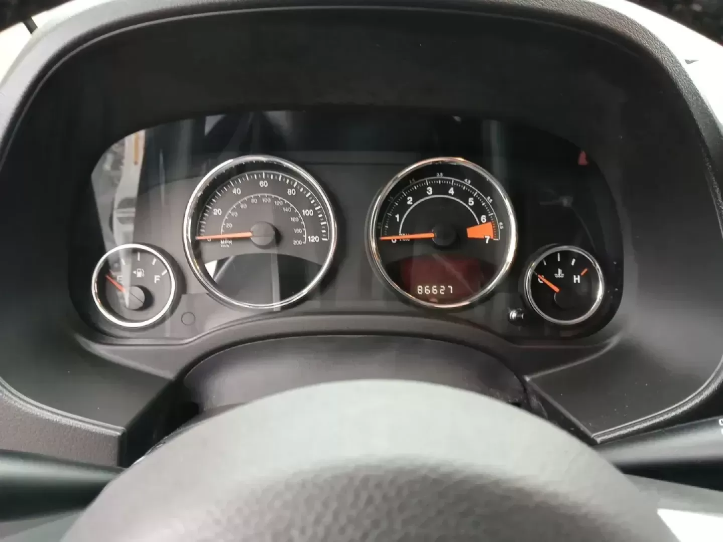 2016 Jeep Compass Latitude FWD (1C4NJCEA3GD) with an 2.0L L4 DOHC 16V engine, Continuously Variable Transmission transmission, located at 880 E. National Road, Vandalia, OH, 45377, (937) 908-9800, 39.891918, -84.183594 - Photo#15