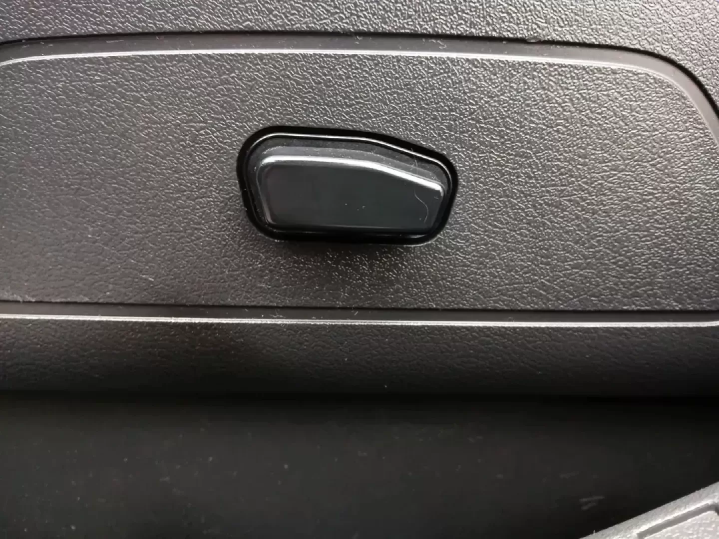 2016 Jeep Compass Latitude FWD (1C4NJCEA3GD) with an 2.0L L4 DOHC 16V engine, Continuously Variable Transmission transmission, located at 880 E. National Road, Vandalia, OH, 45377, (937) 908-9800, 39.891918, -84.183594 - Photo#17