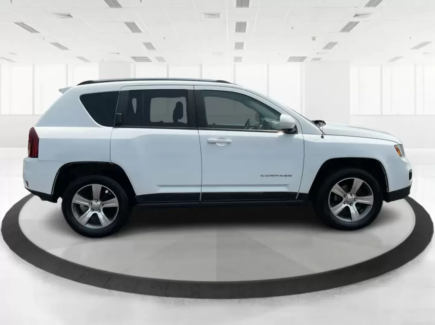 2016 Jeep Compass High Altitude Edition (1C4NJDEB9GD) with an 2.4L I-4 DOHC engine, located at 1230 East Main St, Xenia, OH, 45385, (937) 908-9800, 39.688026, -83.910172 - Photo#1