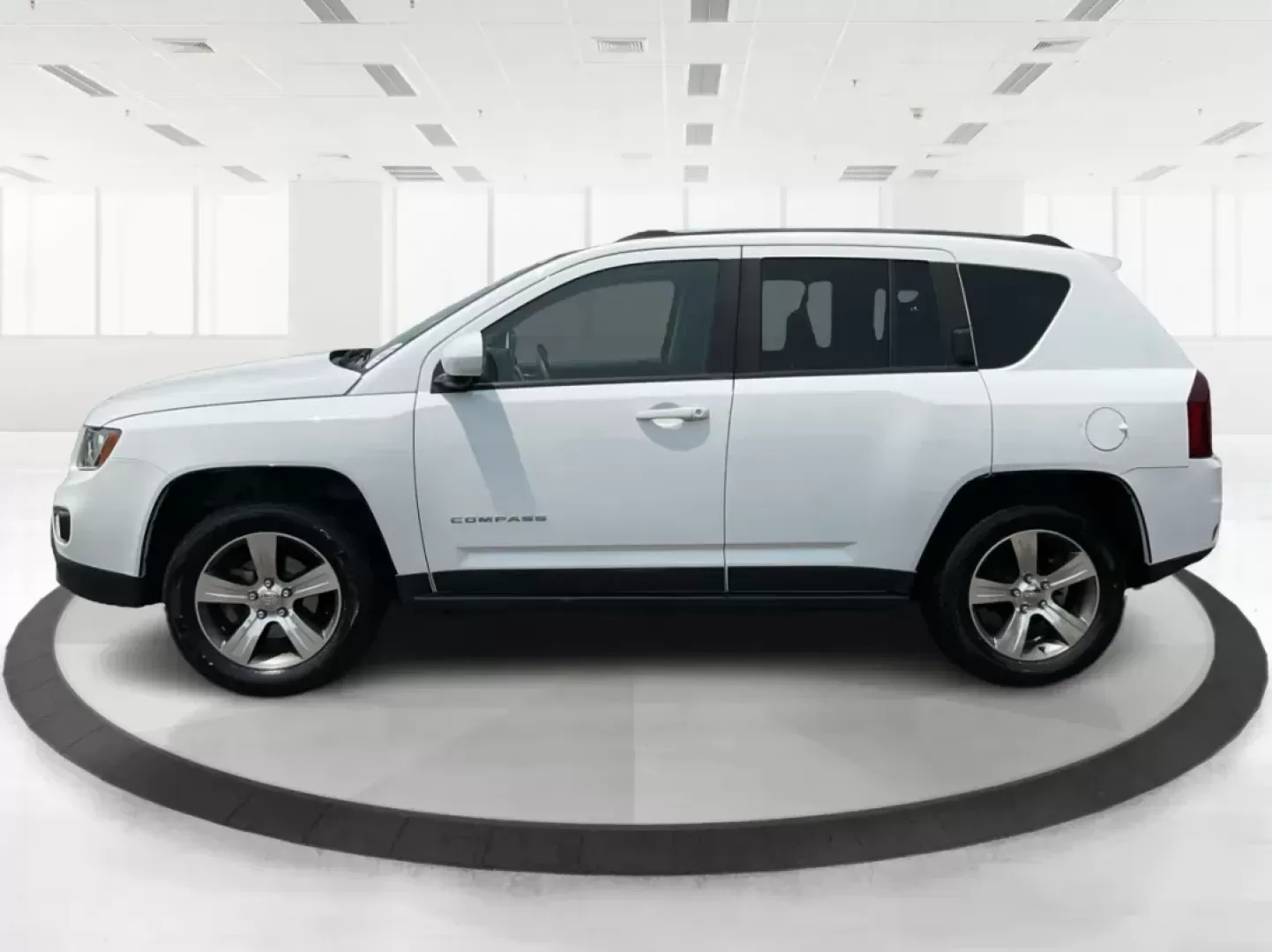 2016 Jeep Compass High Altitude Edition (1C4NJDEB9GD) with an 2.4L I-4 DOHC engine, located at 1230 East Main St, Xenia, OH, 45385, (937) 908-9800, 39.688026, -83.910172 - Photo#5