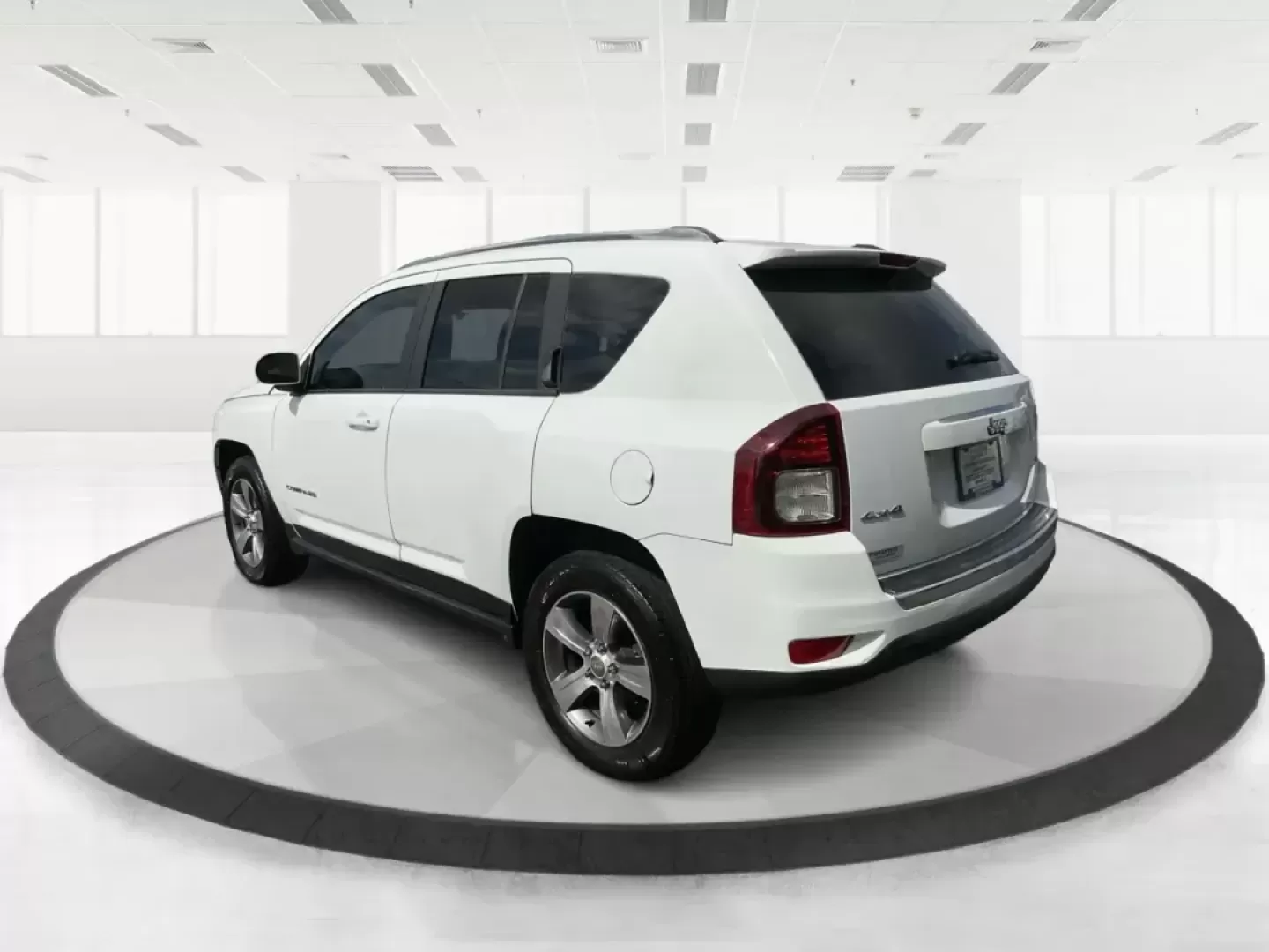 2016 Jeep Compass High Altitude Edition (1C4NJDEB6GD) with an 2.4L I-4 DOHC engine, located at 8750 N County Rd 25A, Piqua, OH, 45356, (937) 908-9800, 40.164391, -84.232513 - Photo#4