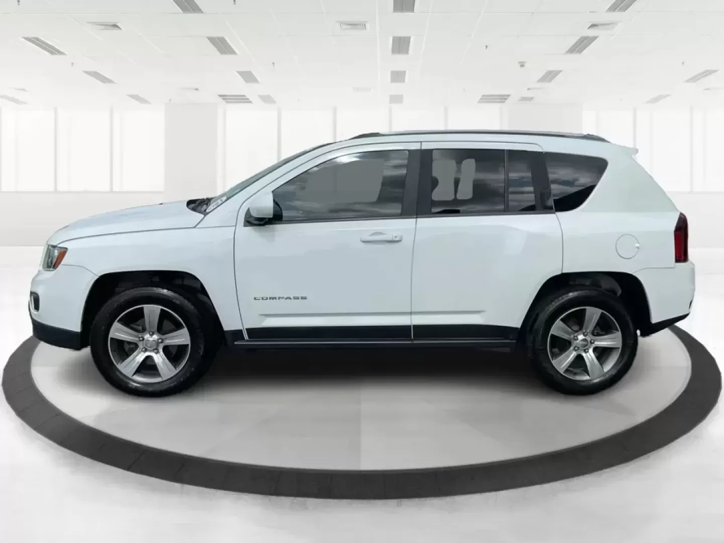 2016 Jeep Compass High Altitude Edition (1C4NJDEB6GD) with an 2.4L I-4 DOHC engine, located at 8750 N County Rd 25A, Piqua, OH, 45356, (937) 908-9800, 40.164391, -84.232513 - Photo#5