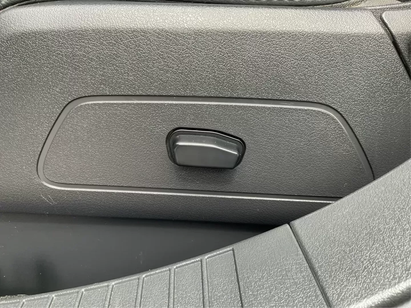 2016 Jeep Compass High Altitude Edition (1C4NJDEB6GD) with an 2.4L I-4 DOHC engine, located at 8750 N County Rd 25A, Piqua, OH, 45356, (937) 908-9800, 40.164391, -84.232513 - Photo#16