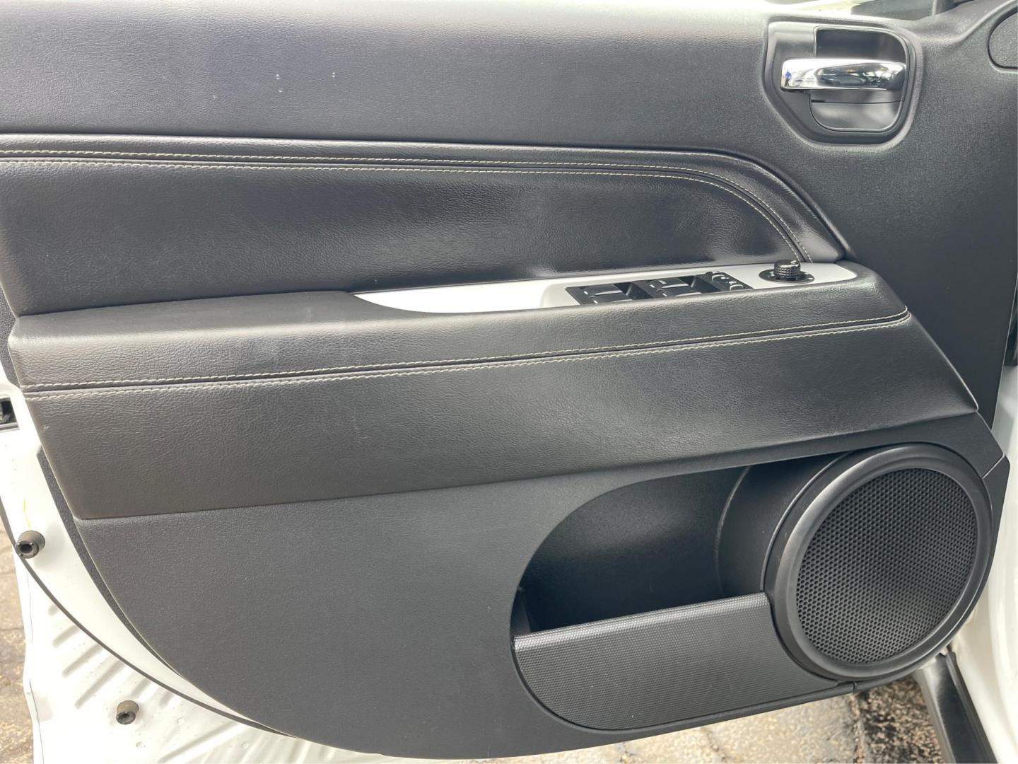 2016 Jeep Compass High Altitude (1C4NJCEA4GD) with an Other engine, located at 4508 South Dixie Dr, Moraine, OH, 45439, (937) 908-9800, 39.689976, -84.218452 - Photo#16