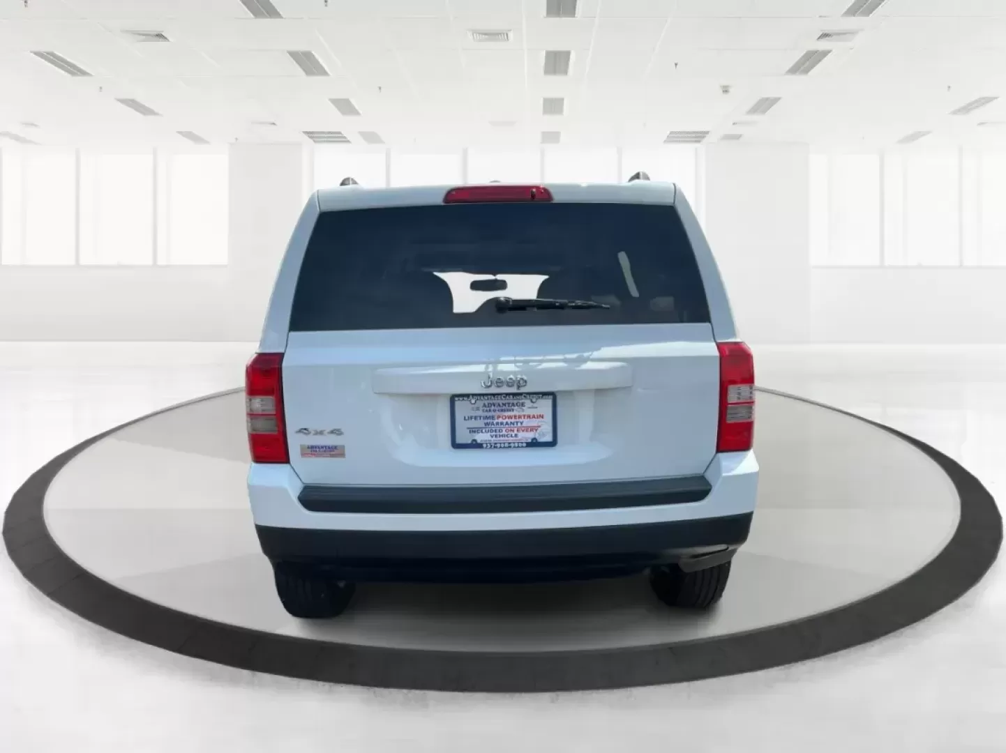 2016 Jeep Patriot Sport (1C4NJRBB2GD) with an 2.4L I-4 DOHC engine, located at 401 Woodman Dr, Riverside, OH, 45431, (937) 908-9800, 39.760899, -84.123421 - Photo#3