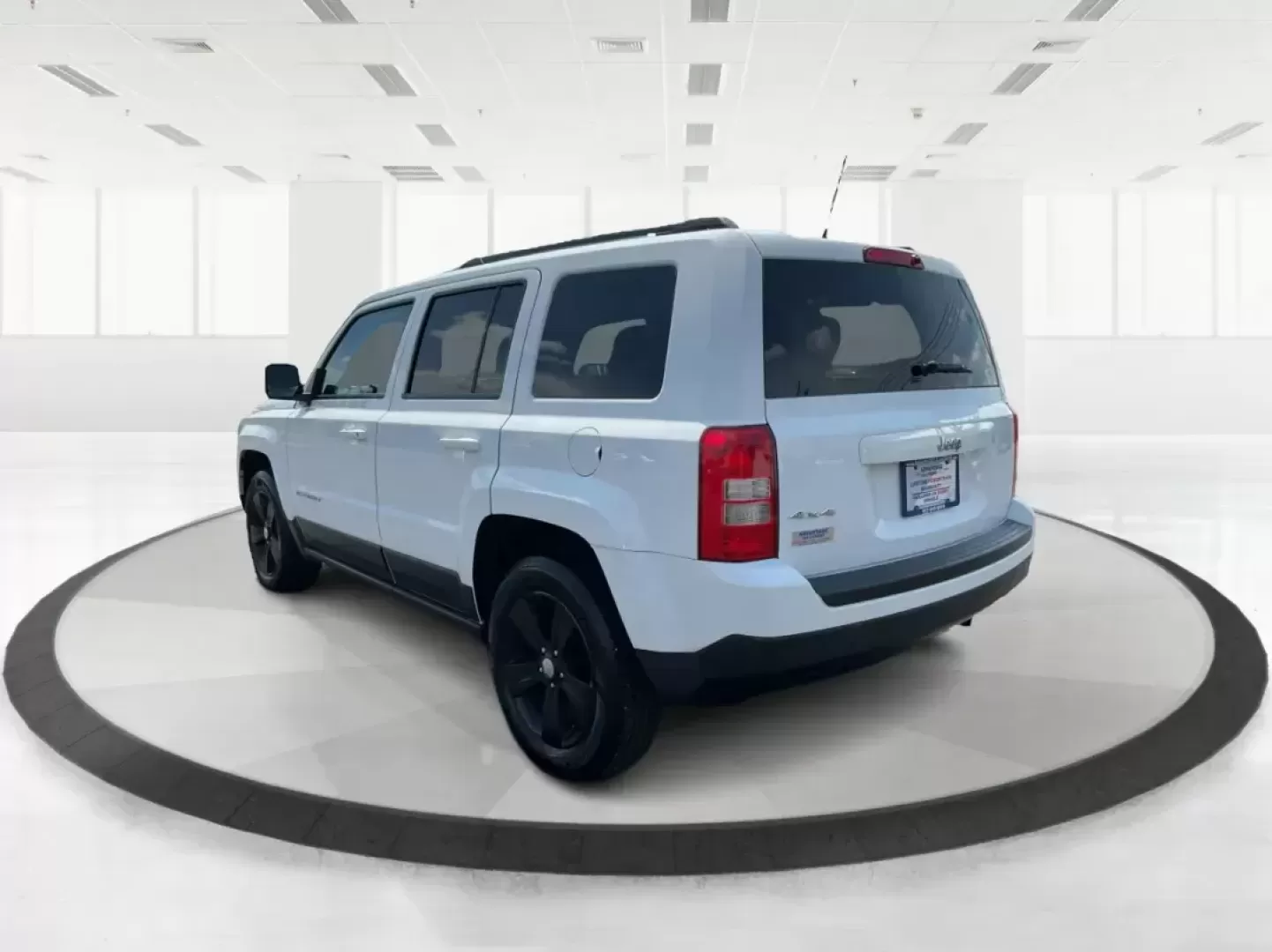2016 Jeep Patriot Sport (1C4NJRBB2GD) with an 2.4L I-4 DOHC engine, located at 401 Woodman Dr, Riverside, OH, 45431, (937) 908-9800, 39.760899, -84.123421 - Photo#4