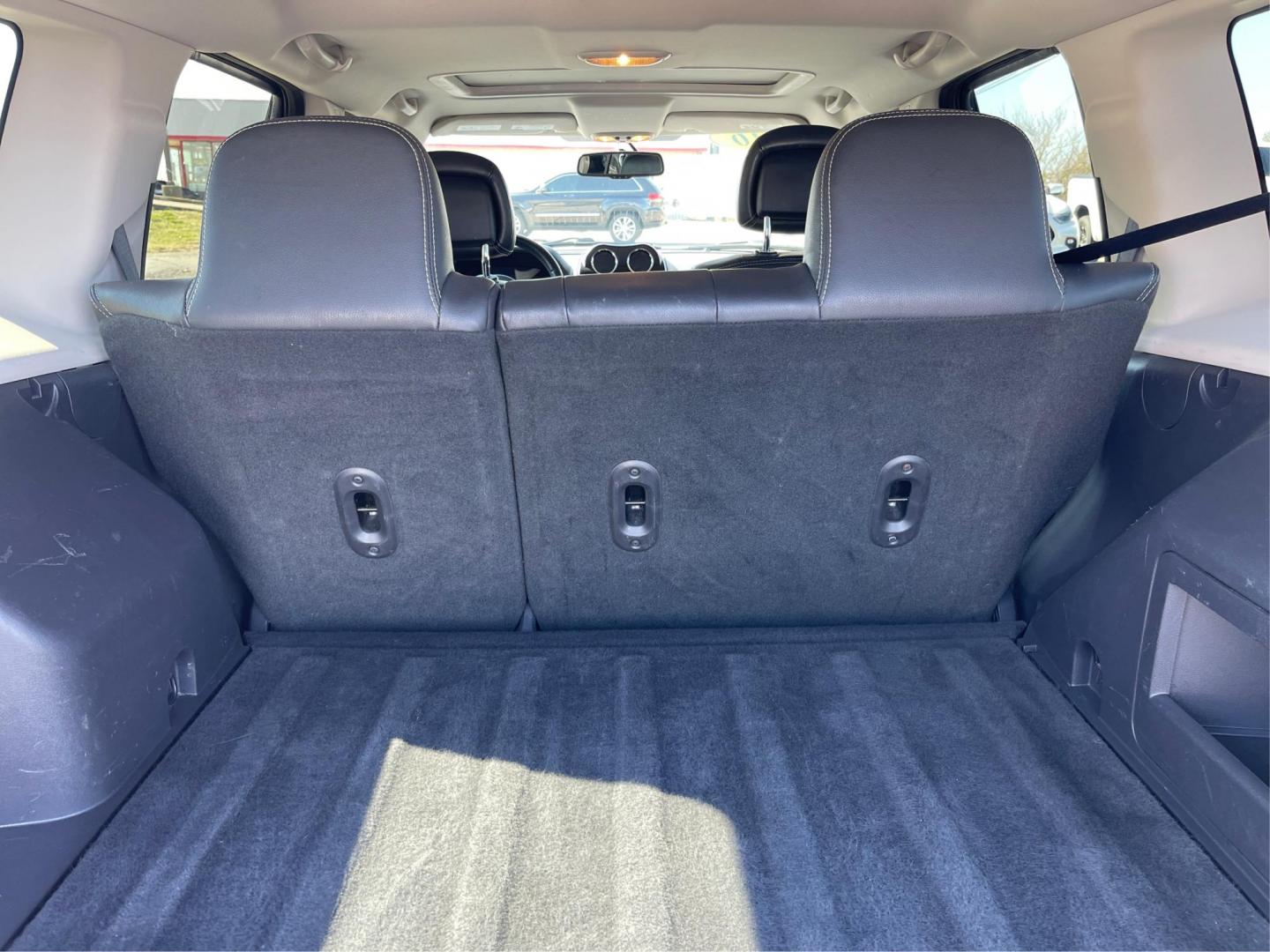 2016 Jeep Patriot High Altitude Edition (1C4NJPFAXGD) with an 2L I-4 DOHC engine, located at 8750 N County Rd 25A, Piqua, OH, 45356, (937) 908-9800, 40.164391, -84.232513 - Photo#11