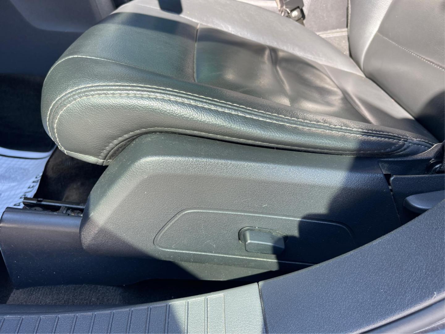 2016 Jeep Patriot High Altitude Edition (1C4NJPFAXGD) with an 2L I-4 DOHC engine, located at 8750 N County Rd 25A, Piqua, OH, 45356, (937) 908-9800, 40.164391, -84.232513 - Photo#16